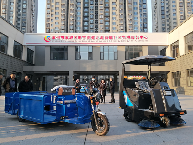 駕駛式清掃車成為當(dāng)前清潔行業(yè)的時(shí)尚潮流15